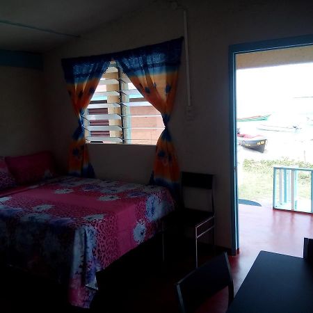 Waikiki Guest House Treasure Beach Extérieur photo