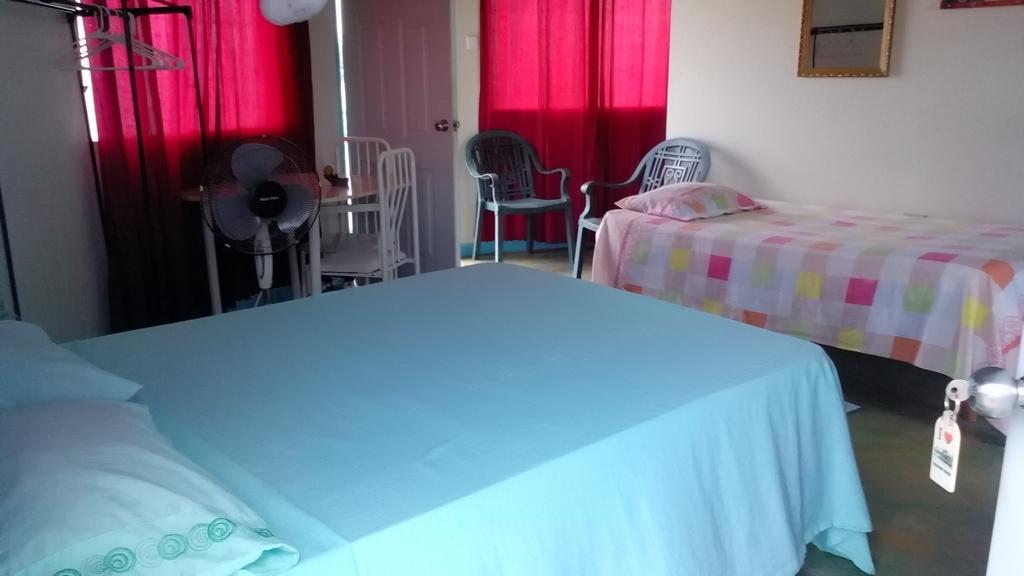 Waikiki Guest House Treasure Beach Chambre photo