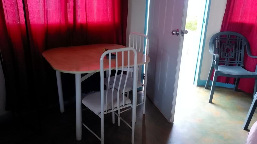Waikiki Guest House Treasure Beach Chambre photo