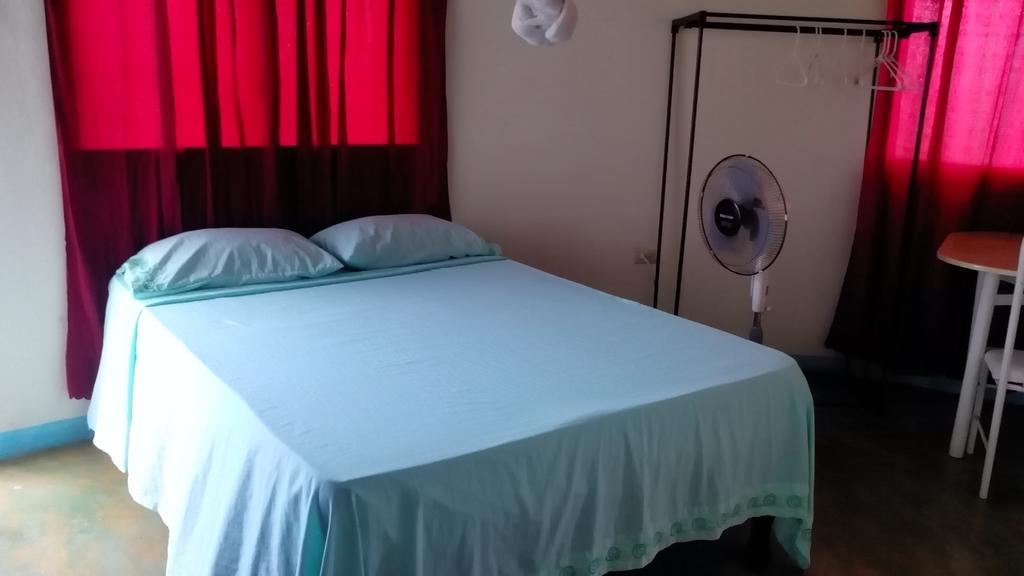 Waikiki Guest House Treasure Beach Chambre photo
