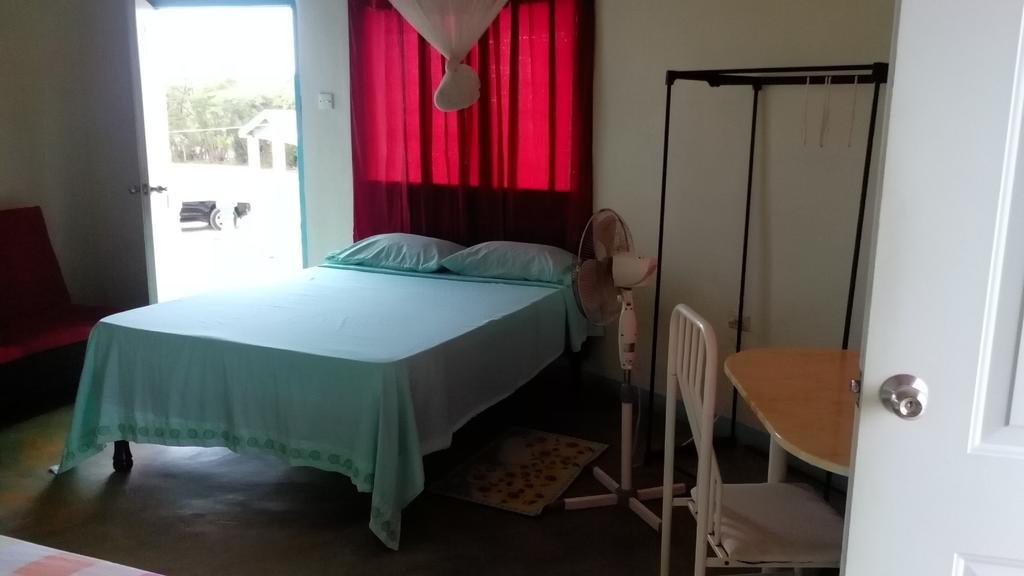 Waikiki Guest House Treasure Beach Chambre photo