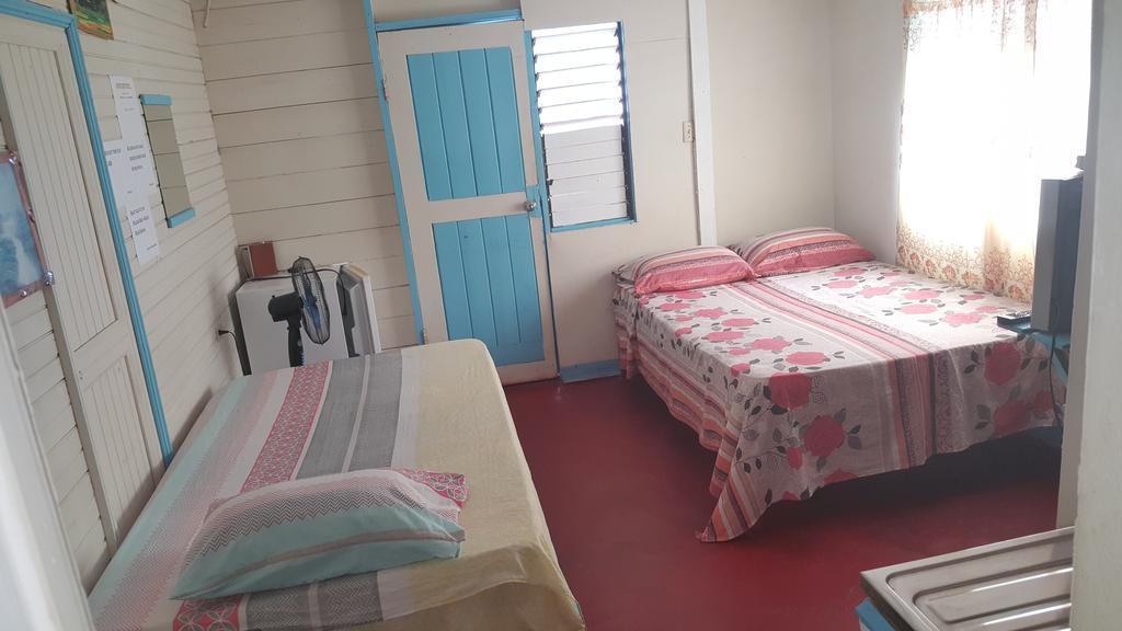 Waikiki Guest House Treasure Beach Extérieur photo